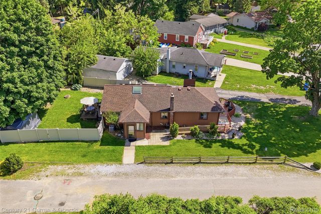 8303 Lagoon Street, Commerce Charter Township, MI 48382