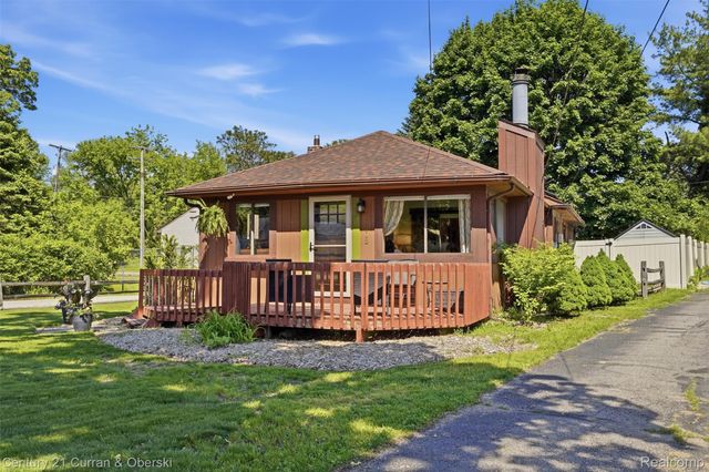 8303 Lagoon Street, Commerce Charter Township, MI 48382