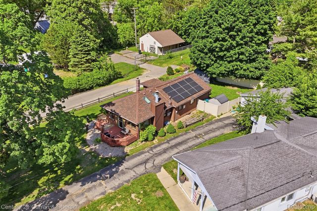 8303 Lagoon Street, Commerce Charter Township, MI 48382