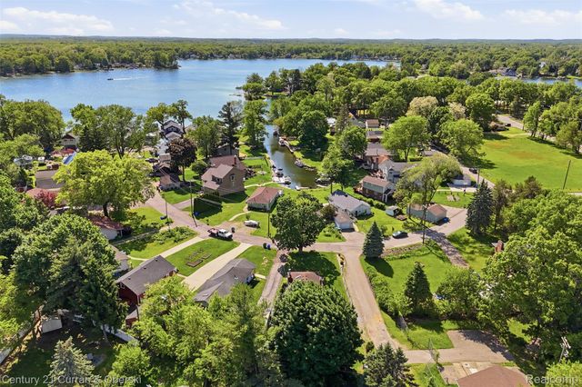 8303 Lagoon Street, Commerce Charter Township, MI 48382