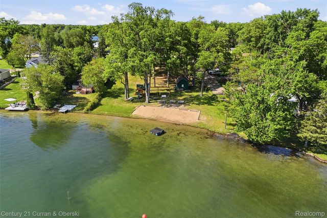 8303 Lagoon Street, Commerce Charter Township, MI 48382