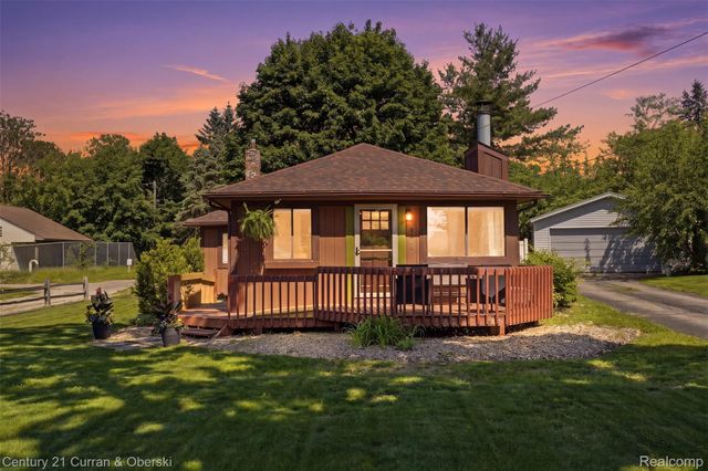 8303 Lagoon Street, Commerce Charter Township, MI 48382