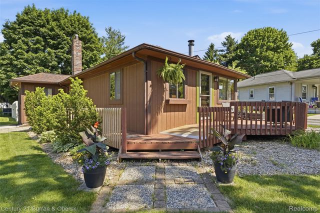 8303 Lagoon Street, Commerce Charter Township, MI 48382