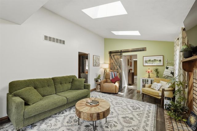 8303 Lagoon Street, Commerce Charter Township, MI 48382