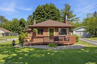 8303 Lagoon Street, Commerce Charter Township, MI 48382