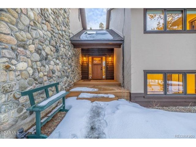 589 Hughes Ave, Fraser, CO 80442