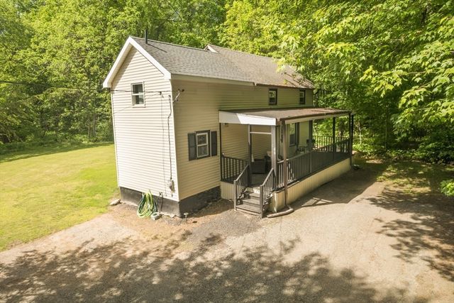 46 Chestnut St Pl, East Longmeadow, MA 01028