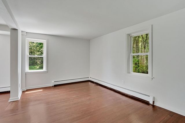 46 Chestnut St Pl, East Longmeadow, MA 01028