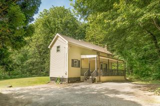 46 Chestnut St Pl, East Longmeadow, MA 01028