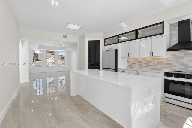 12360 SW 1st St, Plantation, FL 33325