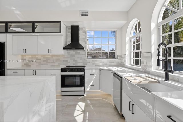 12360 SW 1st St, Plantation, FL 33325