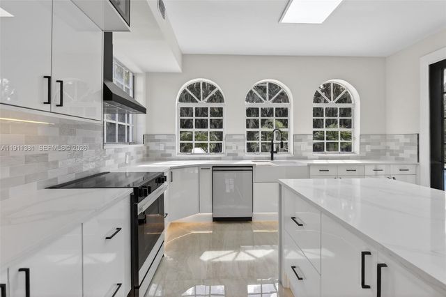 12360 SW 1st St, Plantation, FL 33325