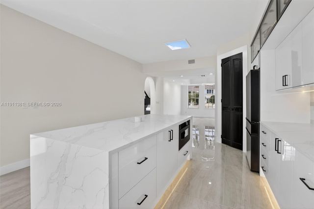 12360 SW 1st St, Plantation, FL 33325