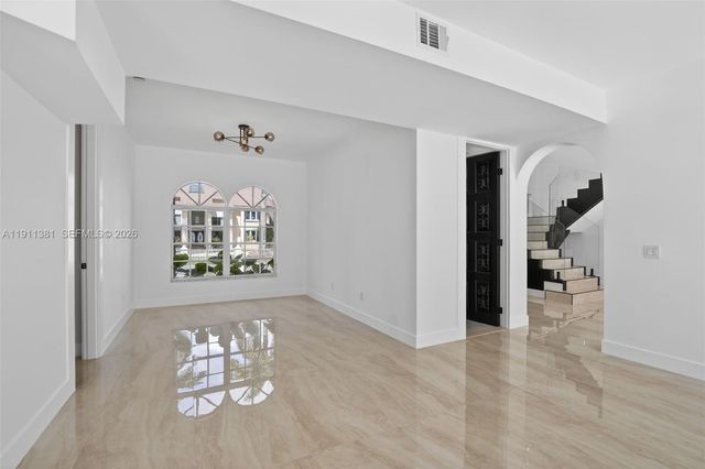 12360 SW 1st St, Plantation, FL 33325