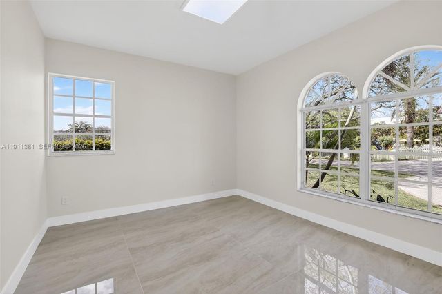 12360 SW 1st St, Plantation, FL 33325