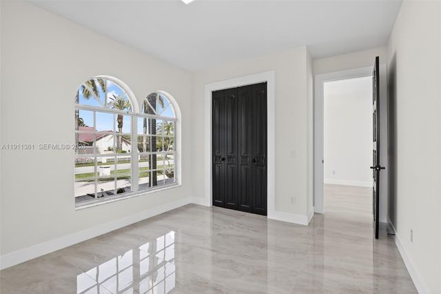 12360 SW 1st St, Plantation, FL 33325