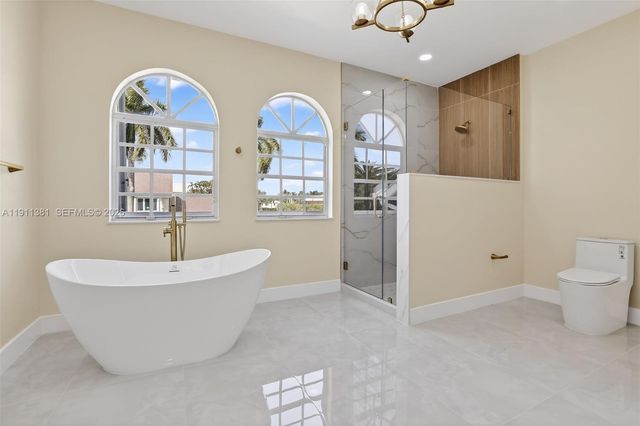 12360 SW 1st St, Plantation, FL 33325