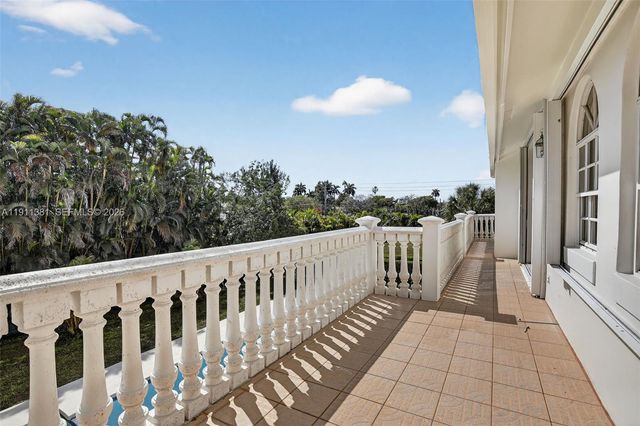 12360 SW 1st St, Plantation, FL 33325