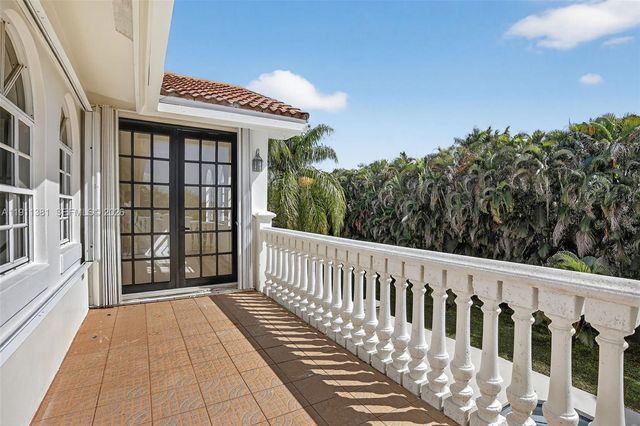 12360 SW 1st St, Plantation, FL 33325