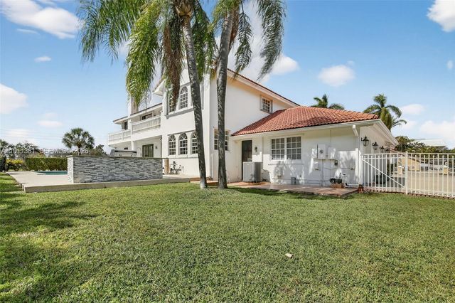 12360 SW 1st St, Plantation, FL 33325