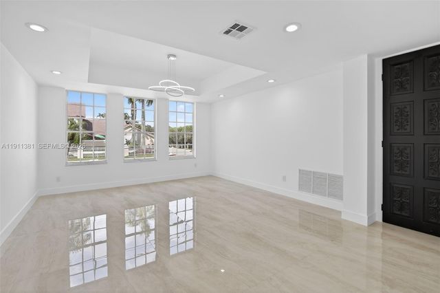 12360 SW 1st St, Plantation, FL 33325