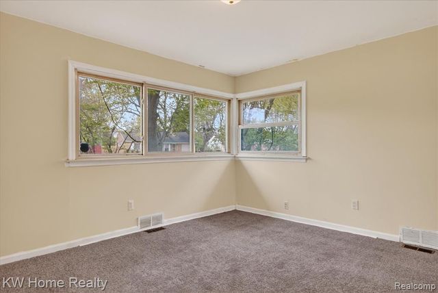 17228 Sunnybrook Drive, Southfield, MI 48076