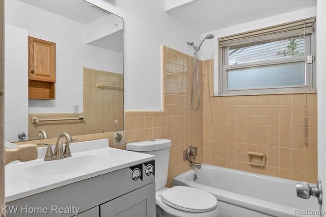 17228 Sunnybrook Drive, Southfield, MI 48076