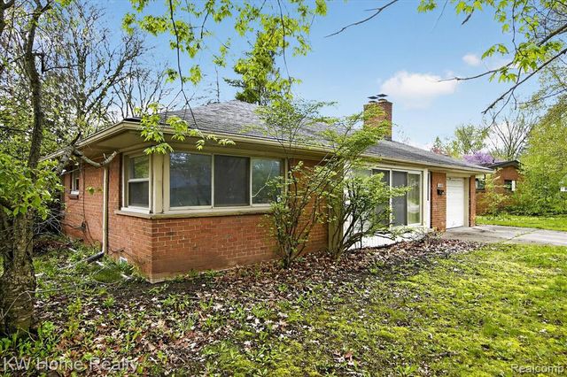 17228 Sunnybrook Drive, Southfield, MI 48076