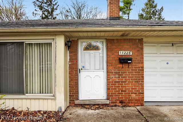 17228 Sunnybrook Drive, Southfield, MI 48076