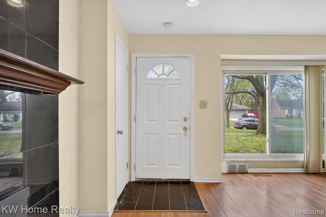 17228 Sunnybrook Drive, Southfield, MI 48076