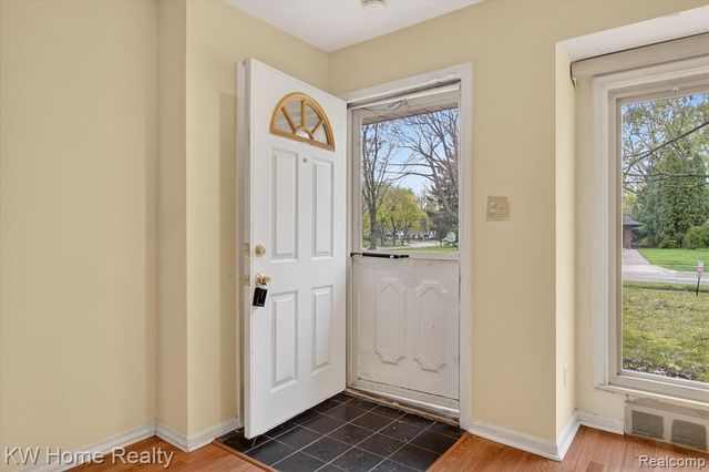 17228 Sunnybrook Drive, Southfield, MI 48076