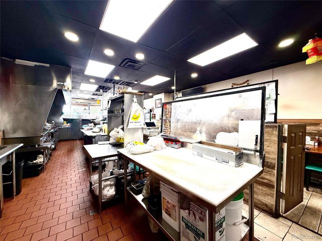 13710 W Warren Avenue, Dearborn, MI 48126