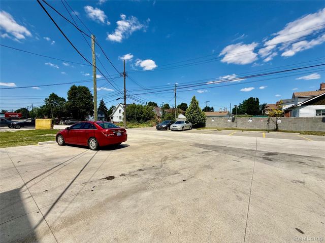13710 W Warren Avenue, Dearborn, MI 48126