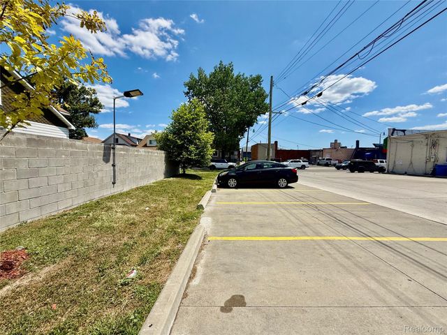 13710 W Warren Avenue, Dearborn, MI 48126