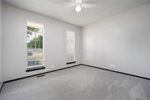 108 W Parkland Drive, Yukon, OK 73099