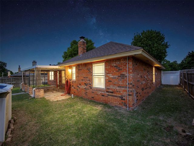 108 W Parkland Drive, Yukon, OK 73099