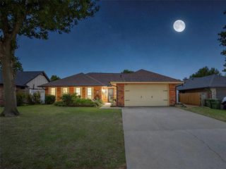 108 W Parkland Drive, Yukon, OK 73099