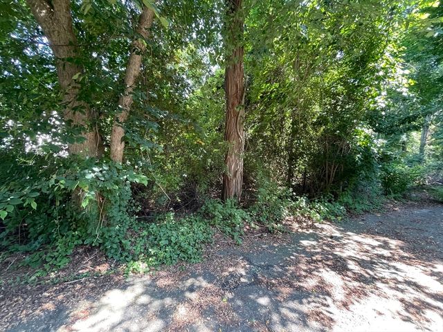 51 Commonwealth Avenue, Bourne, MA 02532