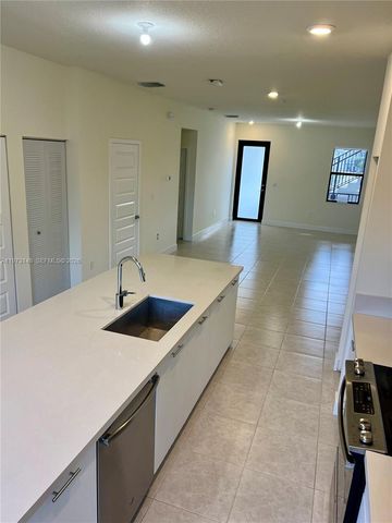 8031 NW 104th Ave 22, Doral, FL 33178