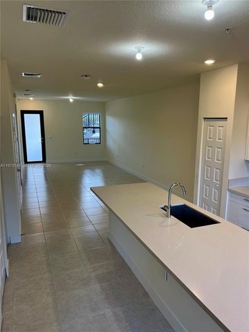 8031 NW 104th Ave 22, Doral, FL 33178