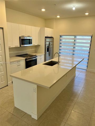 8031 NW 104th Ave 22, Doral, FL 33178