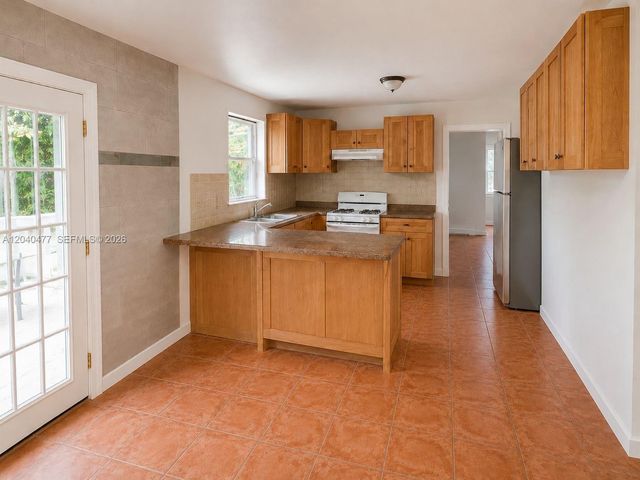 9110 SW 44th St, Miami, FL 33165