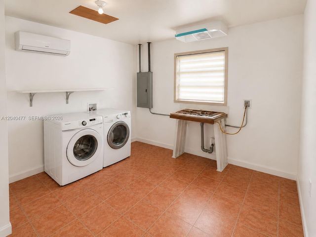 9110 SW 44th St, Miami, FL 33165