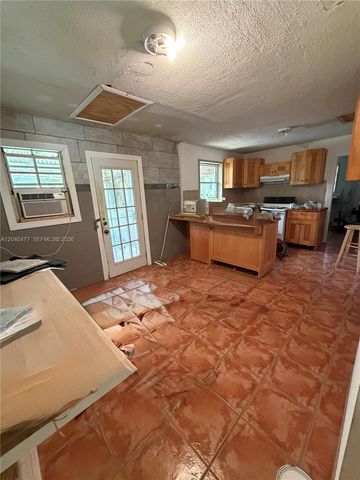 9110 SW 44th St, Miami, FL 33165