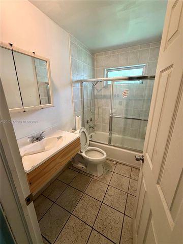 9110 SW 44th St, Miami, FL 33165
