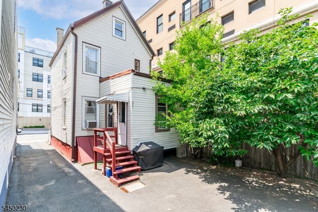 186 Culver Ave, Jersey City, NJ 07305