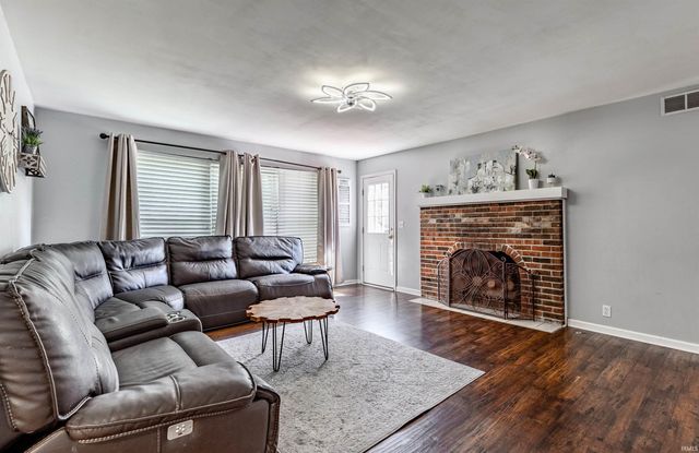 1200 Fuquay Road, Evansville, IN 47715