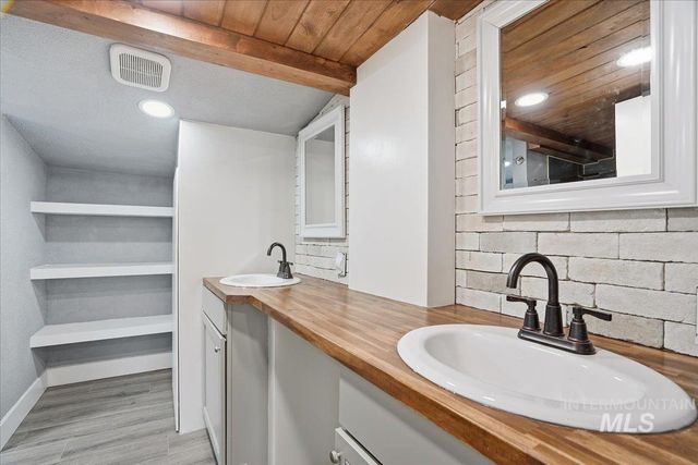 207 10th Avenue N., Nampa, ID 83687