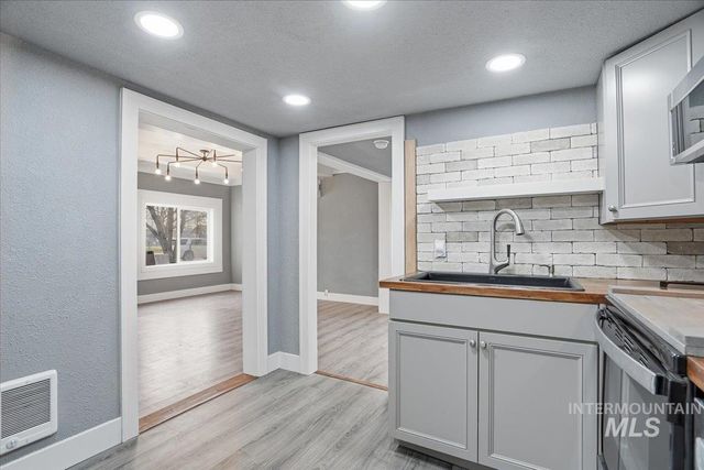 207 10th Avenue N., Nampa, ID 83687