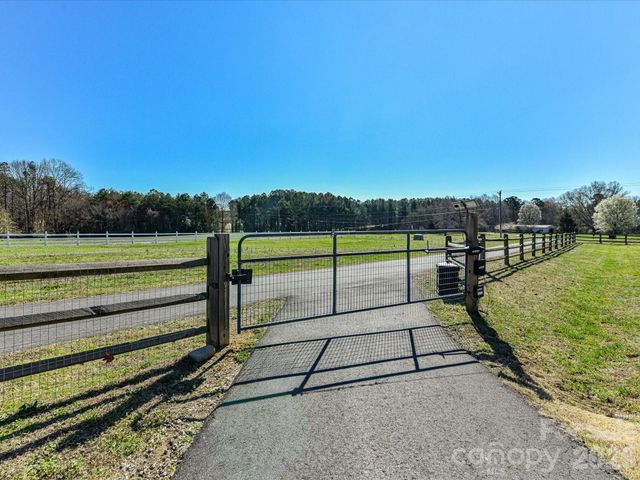 4566 Little Mountain Road, Catawba, NC 28609